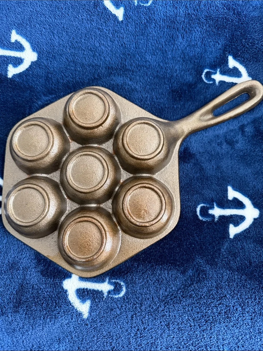 VTG Cast Iron 7-Cavity Aebleskiver Pan - Danish Pancake Balls or Cornbread Pan